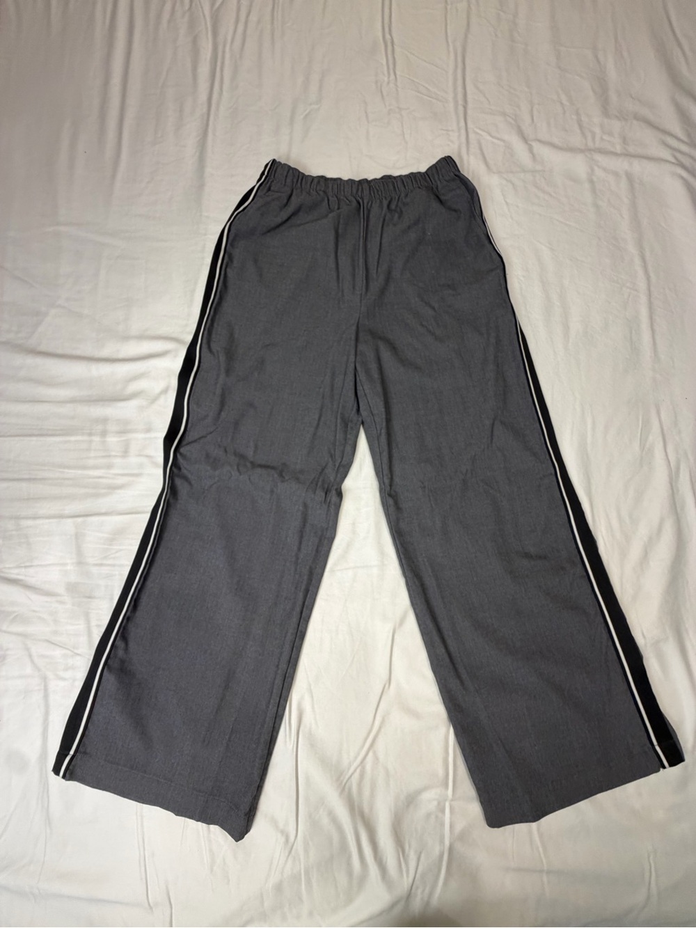 Mtla Women's Straight-Leg Gray Track Pants with Side Stripes M